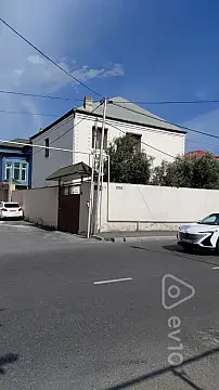 Satılır 7 otaqlı həyət evi 220 m² — Bakı, Nizami 7 otaq 220.00 m²