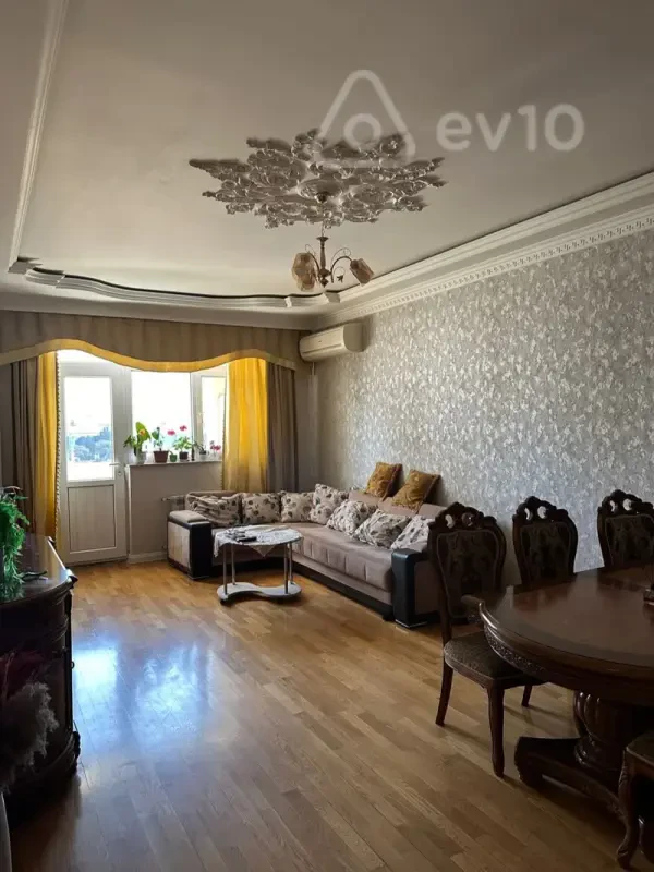 Kirayə verilir 3 otaqlı yeni tikili 150 m²