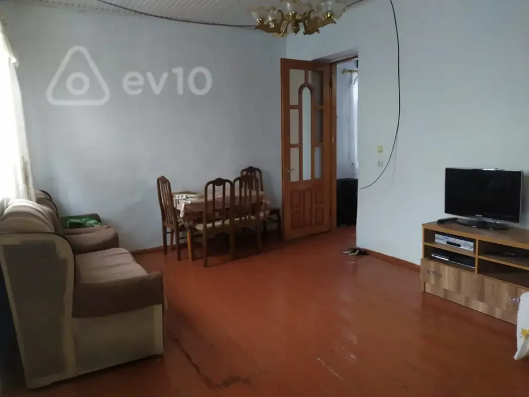 Kirayə verilir 2 otaqlı köhnə tikili 60 m²