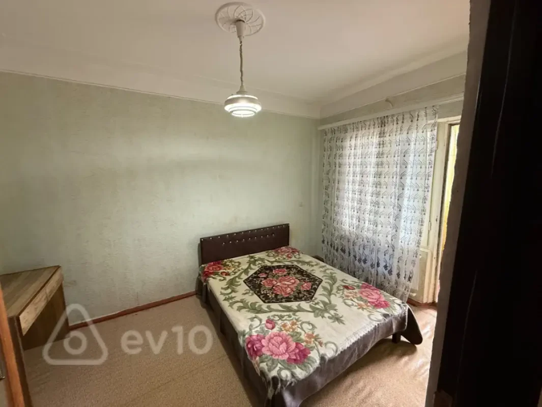Kirayə verilir 2 otaqlı köhnə tikili 55 m²