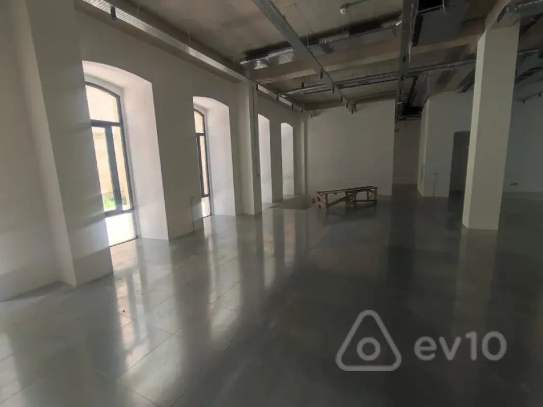 Kirayə verilir 5 otaqlı ofis 860 m²