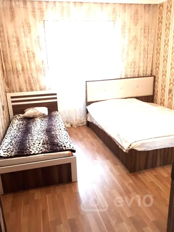 Kirayə verilir 2 otaqlı köhnə tikili 60 m²