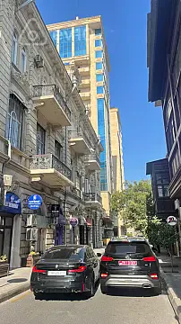 Satılır 8 otaqlı köhnə tikili 250 m² — Bakı, Nəsimi 8 otaq 250.00 m²
