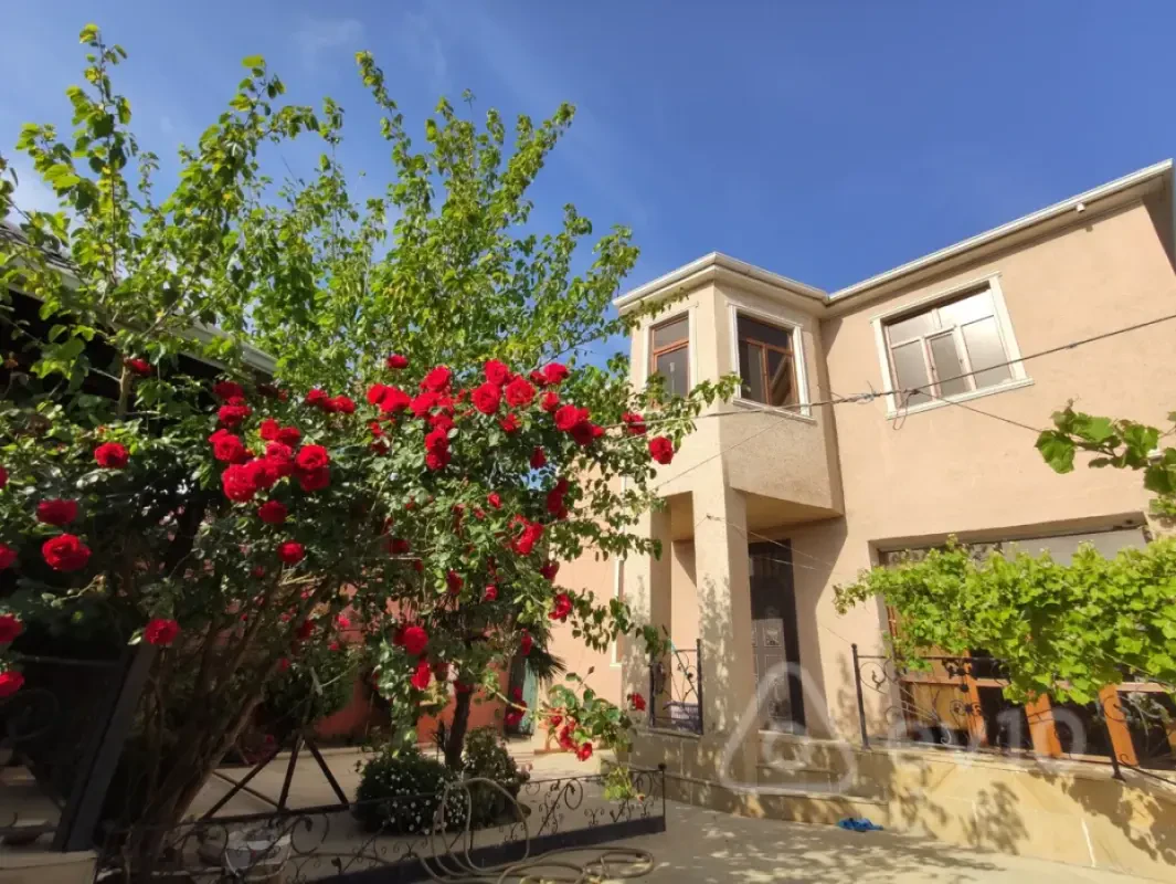 Satılır 6 otaqlı həyət evi 230 m²