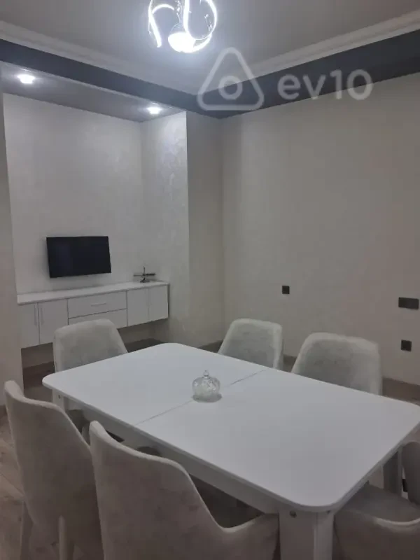 Kirayə verilir 2 otaqlı yeni tikili 70 m²