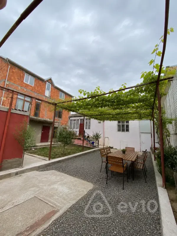 Satılır 7 otaqlı həyət evi 180 m²