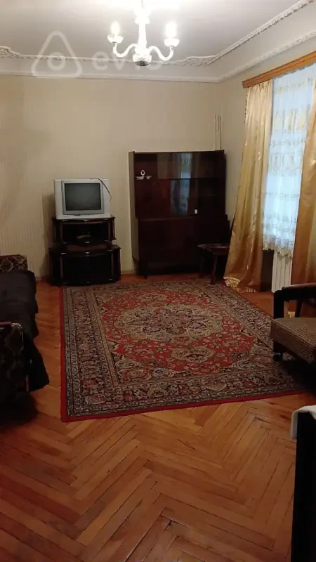Kirayə verilir 2 otaqlı köhnə tikili 50 m²
