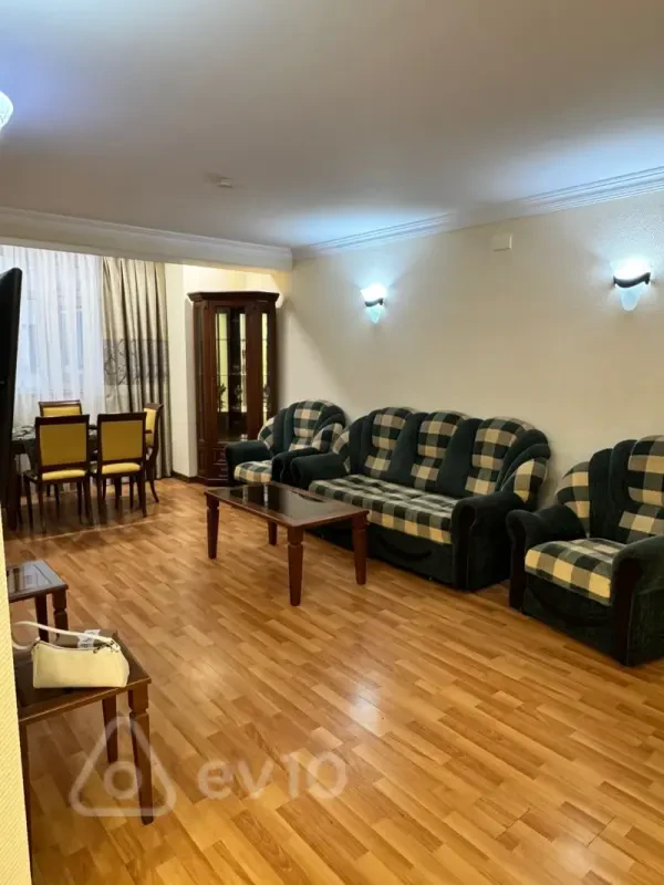 Kirayə verilir 3 otaqlı yeni tikili 110 m²