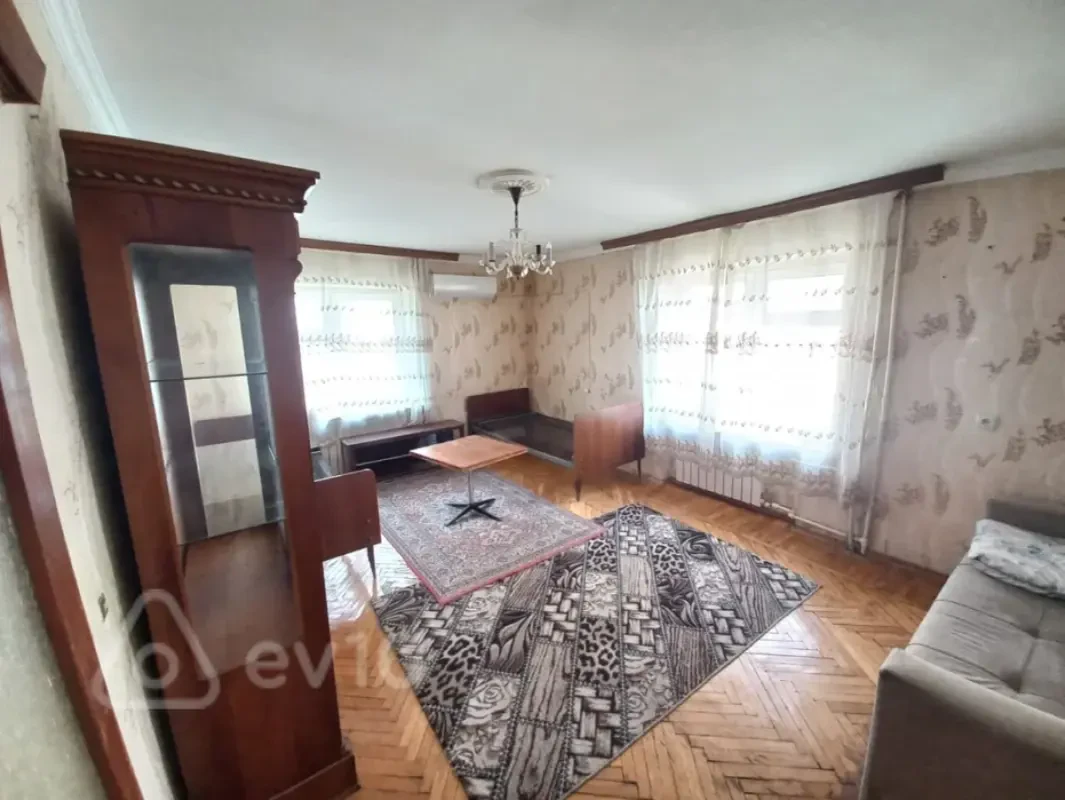 Kirayə verilir 2 otaqlı köhnə tikili 60 m²