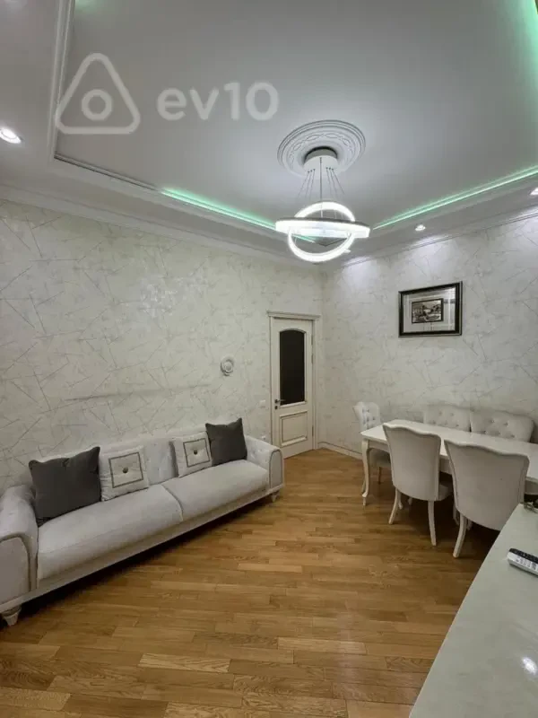 Kirayə verilir 3 otaqlı yeni tikili 70 m²
