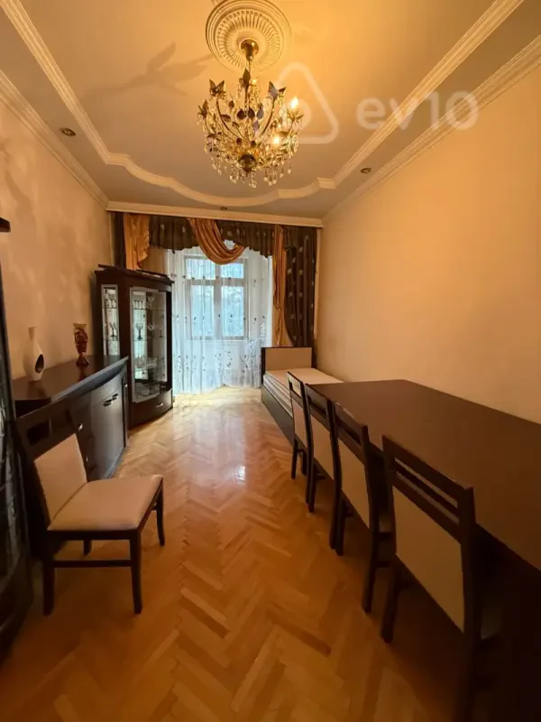 Satılır 4 otaqlı köhnə tikili 110 m²