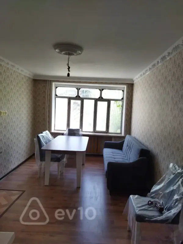 Kirayə verilir 2 otaqlı köhnə tikili 50 m²