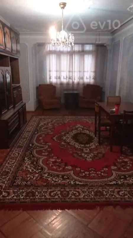 Kirayə verilir 3 otaqlı köhnə tikili 70 m²