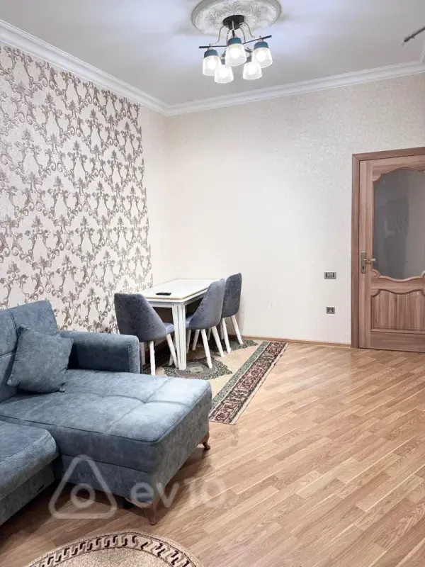 Kirayə verilir 2 otaqlı köhnə tikili 70 m²