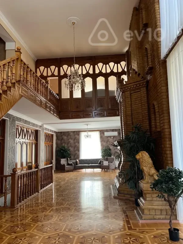 Kirayə verilir 6 otaqlı həyət evi 600 m²