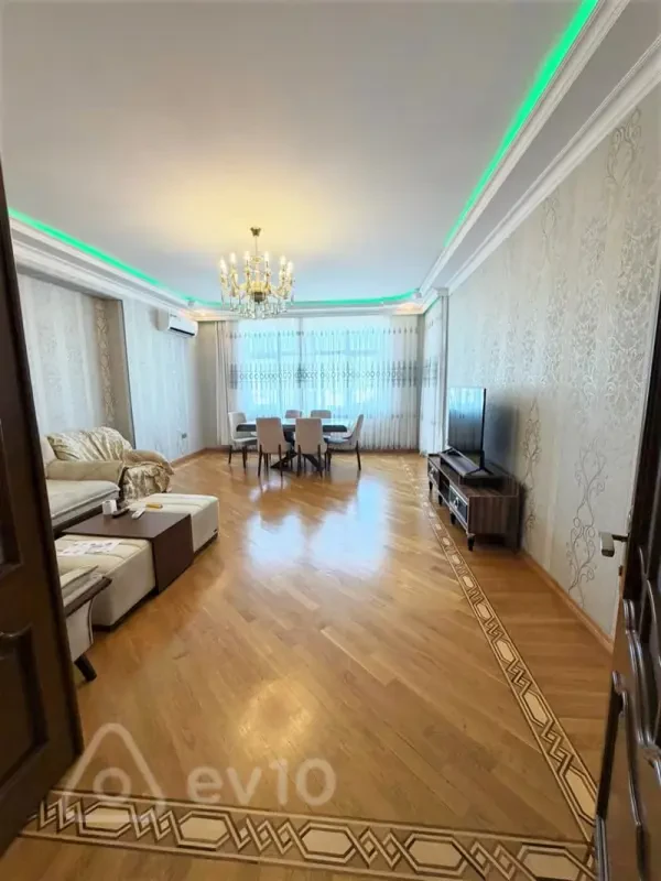 Kirayə verilir 4 otaqlı yeni tikili 160 m²