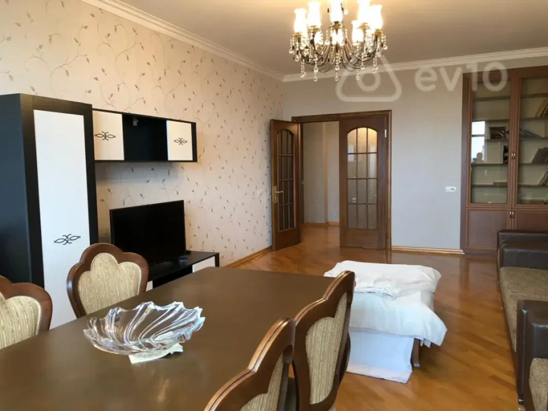 Kirayə verilir 2 otaqlı yeni tikili 102 m²