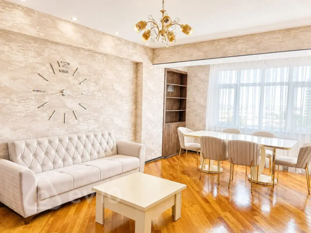 Kirayə verilir 3 otaqlı yeni tikili 102 m²