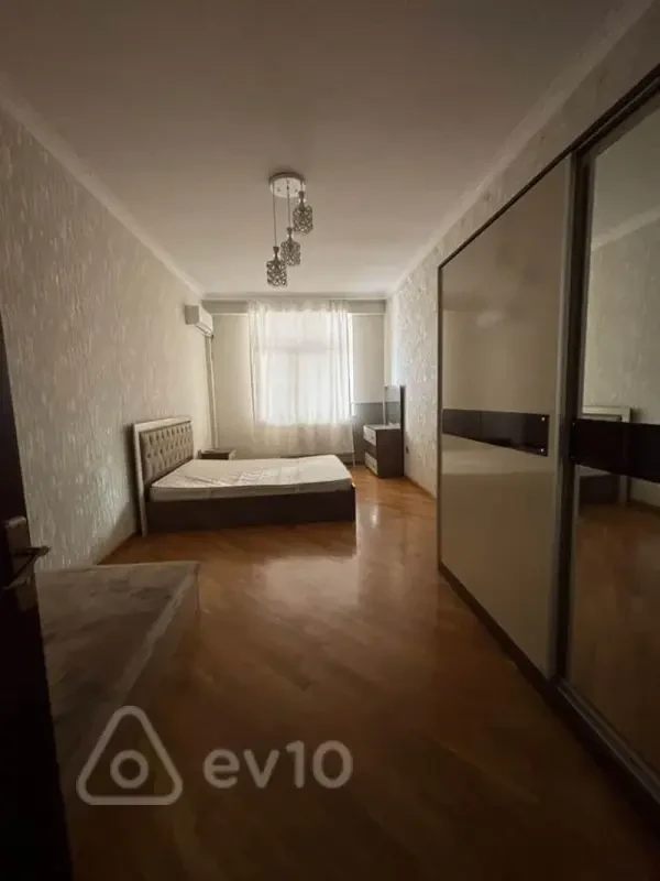 Kirayə verilir 3 otaqlı yeni tikili 170 m²
