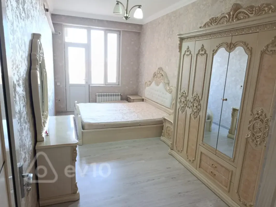 Kirayə verilir 2 otaqlı yeni tikili 70 m²