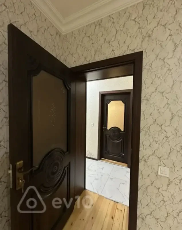 Kirayə verilir 2 otaqlı köhnə tikili 65 m²