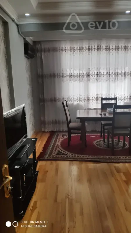 Kirayə verilir 2 otaqlı yeni tikili 70 m²