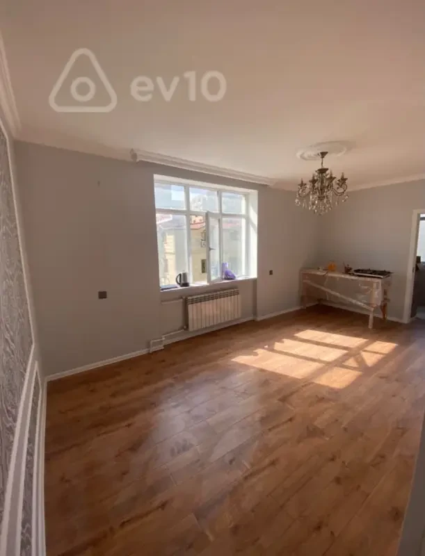 Kirayə verilir 2 otaqlı köhnə tikili 55 m²
