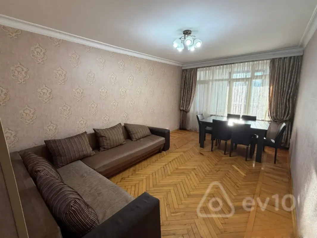 Kirayə verilir 2 otaqlı köhnə tikili 65 m²