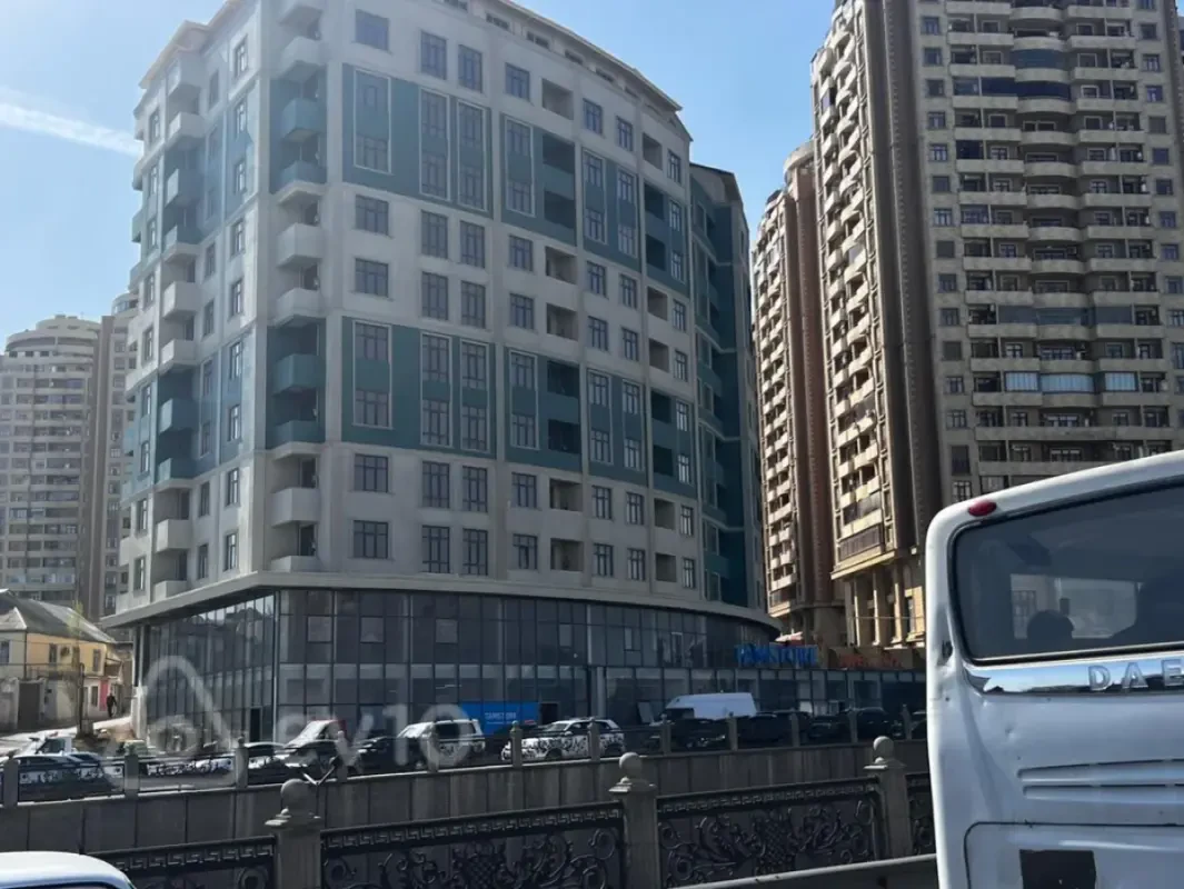 Satılır 2 otaqlı yeni tikili 82.2 m²
