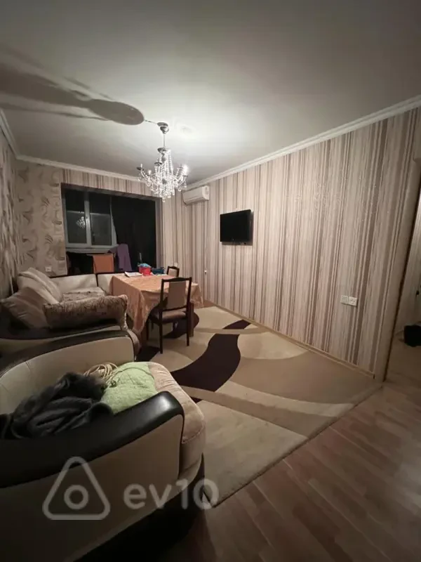 Kirayə verilir 3 otaqlı köhnə tikili 80 m²