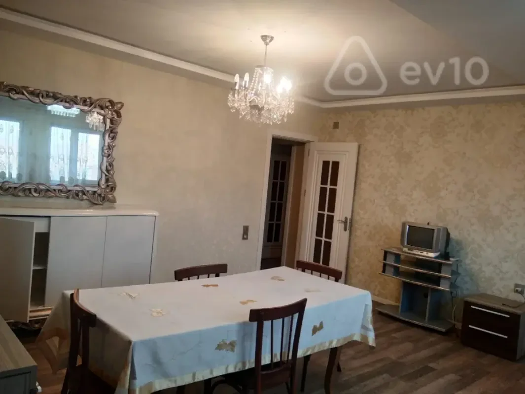Kirayə verilir 3 otaqlı köhnə tikili 75 m²