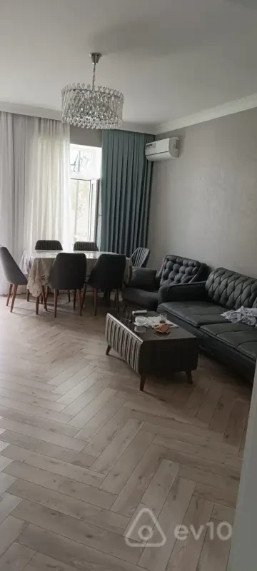 Kirayə verilir 2 otaqlı köhnə tikili 75 m²