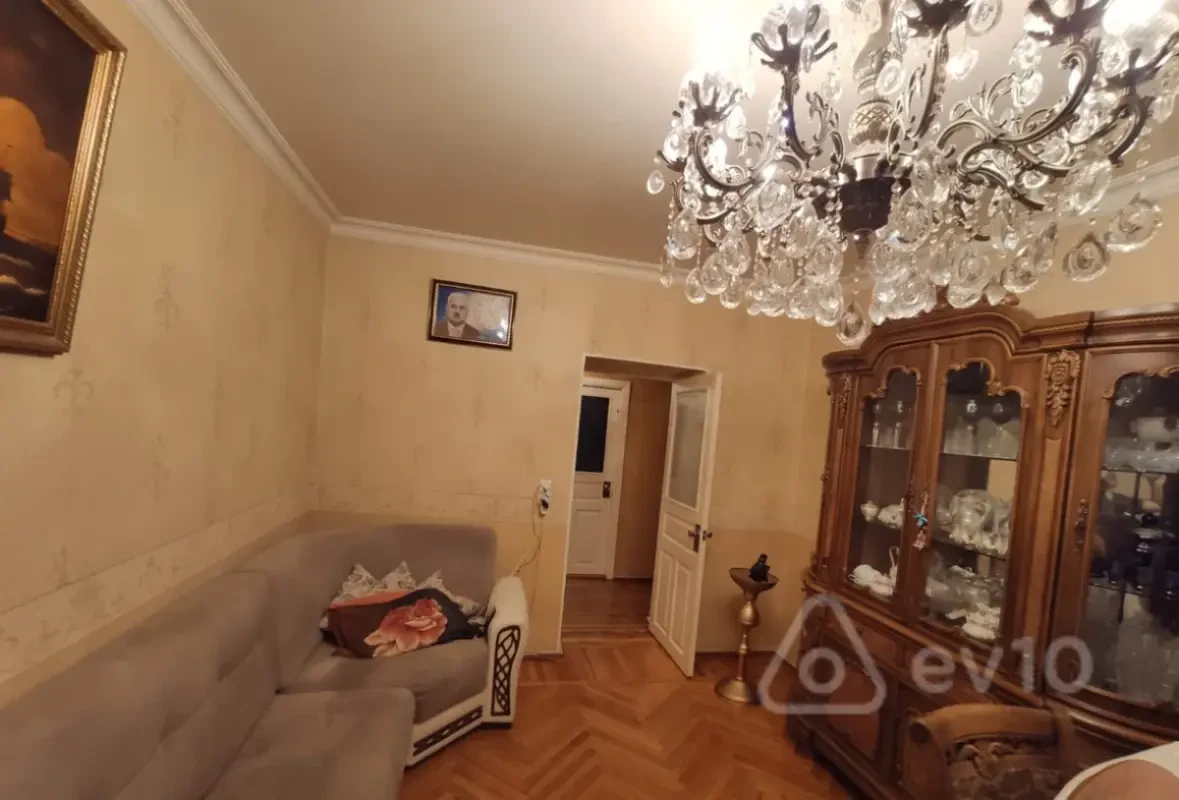 Satılır 3 otaqlı köhnə tikili 90 m²