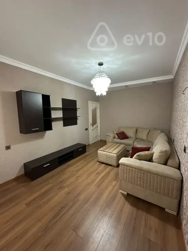 Kirayə verilir 4 otaqlı köhnə tikili 140 m²