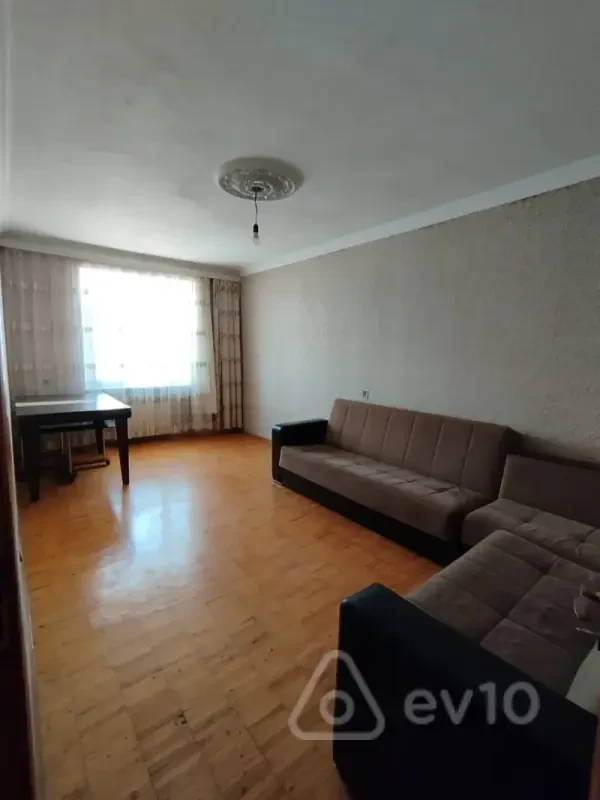 Kirayə verilir 3 otaqlı köhnə tikili 100 m²