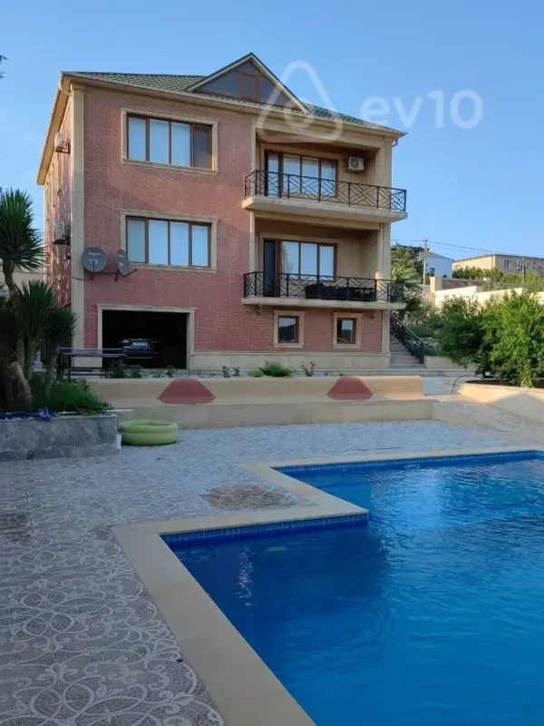 Satılır 7 otaqlı həyət evi 650 m²