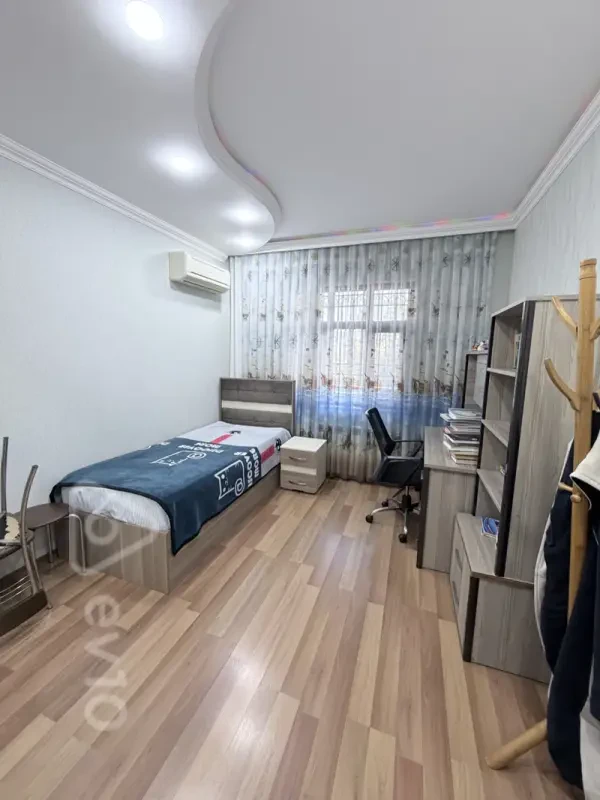 Satılır 5 otaqlı köhnə tikili 120 m²