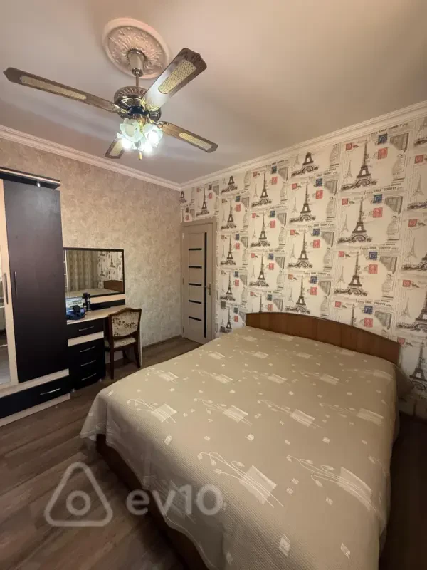 Satılır 5 otaqlı həyət evi 700 m²