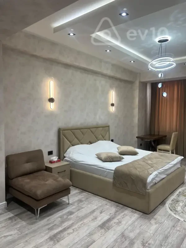 Kirayə verilir 3 otaqlı yeni tikili 140 m²