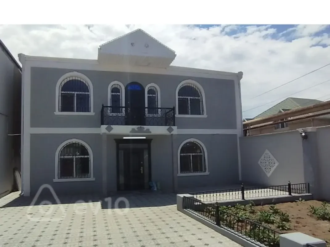 Satılır 8 otaqlı həyət evi 220 m²