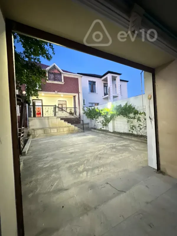 Satılır 5 otaqlı həyət evi 260 m²