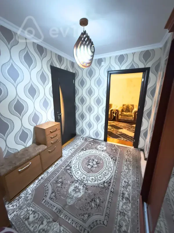 Kirayə verilir 4 otaqlı köhnə tikili 100 m²