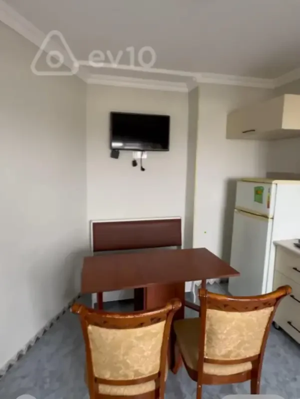 Kirayə verilir 2 otaqlı köhnə tikili 75 m²