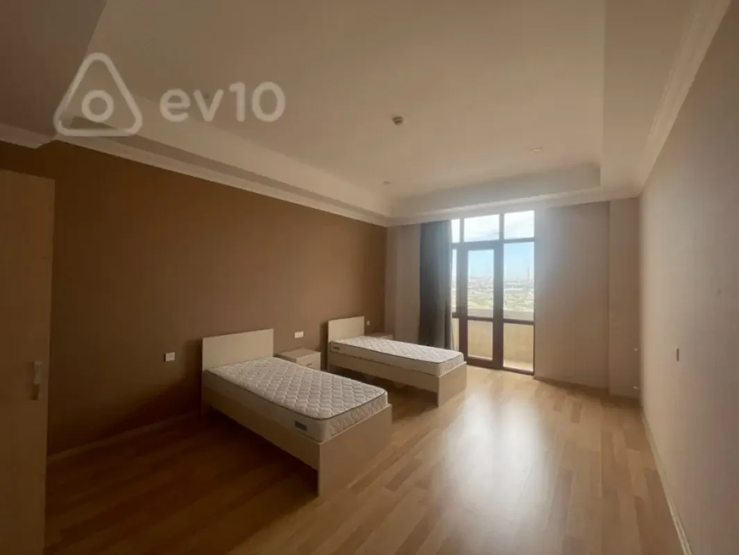 Kirayə verilir 4 otaqlı yeni tikili 250 m²