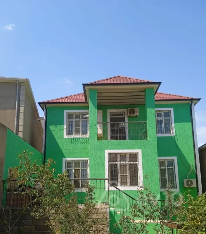 Kirayə verilir 6 otaqlı həyət evi 200 m²