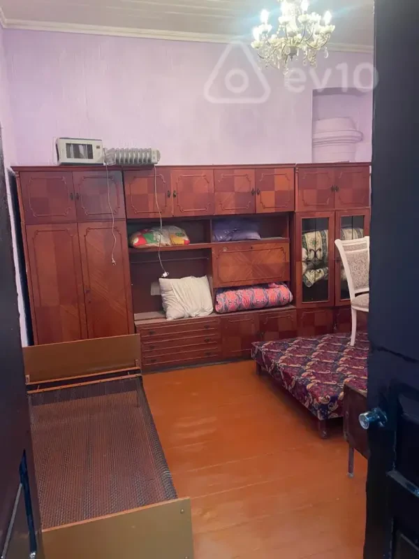 Kirayə verilir 2 otaqlı köhnə tikili 50 m²
