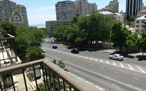 Kirayə verilir 3 otaqlı köhnə tikili 95 m² — Bakı, Yasamal 3 otaq 95.00 m²