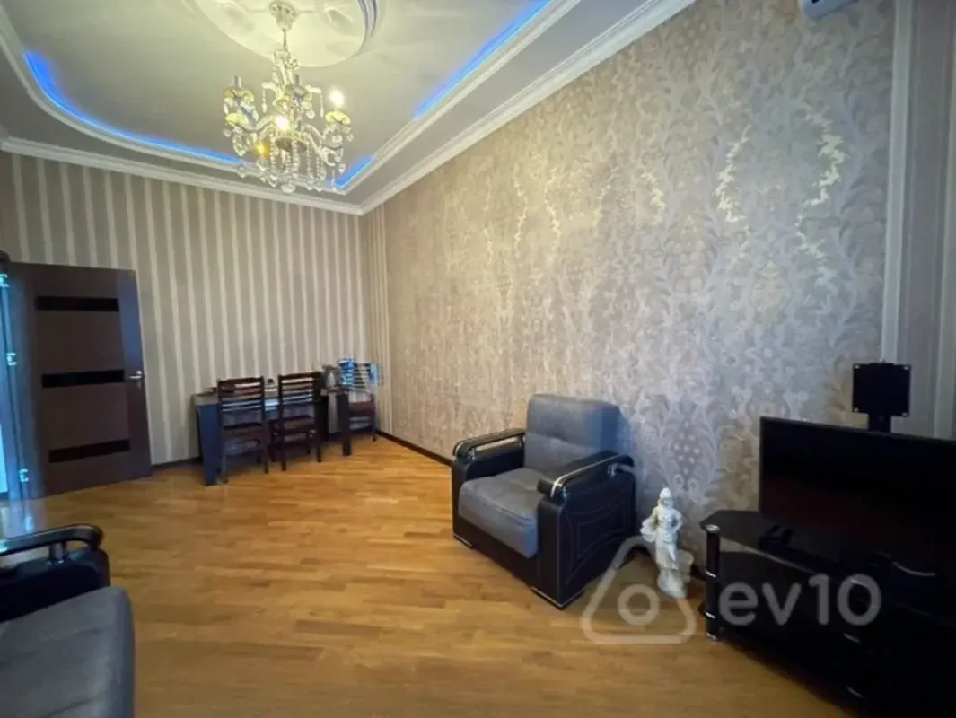 Kirayə verilir 2 otaqlı köhnə tikili 80 m²