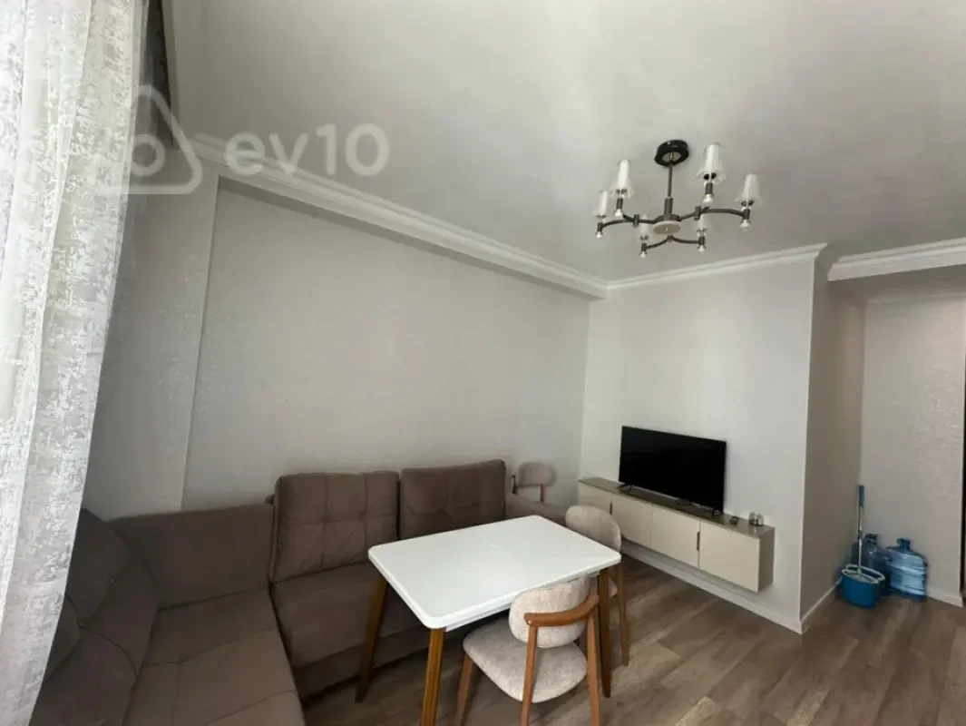 Kirayə verilir 2 otaqlı yeni tikili 50 m²