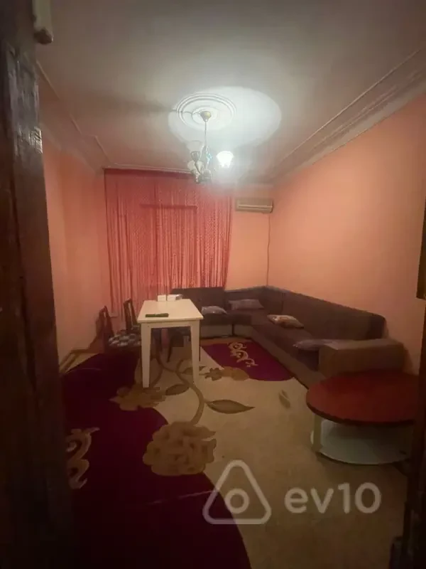 Kirayə verilir 2 otaqlı köhnə tikili 60 m²